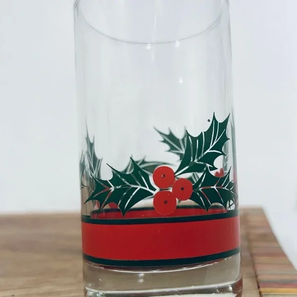 🎉HOST PICK🎉 Libbey  Holly & Berries Set of 5 1980s Vintage Christmas Glasses - Picture 6 of 8